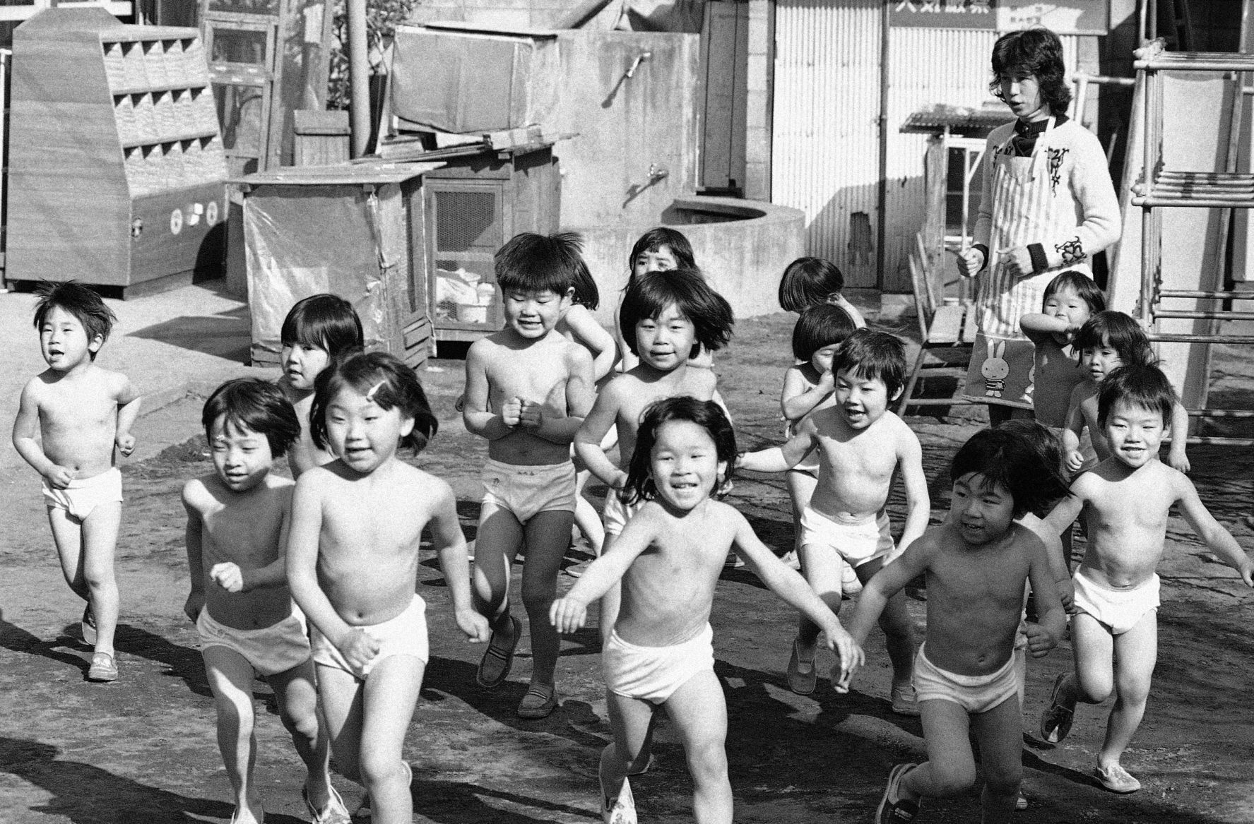 1977: Japan schools